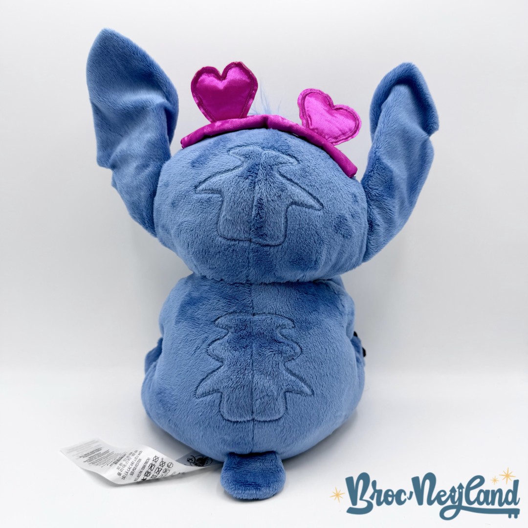 Peluche-Stitch-Ur-Cute-Saint-Valentin-Disney-Store-2023-coeur-rose-30-cm (1)