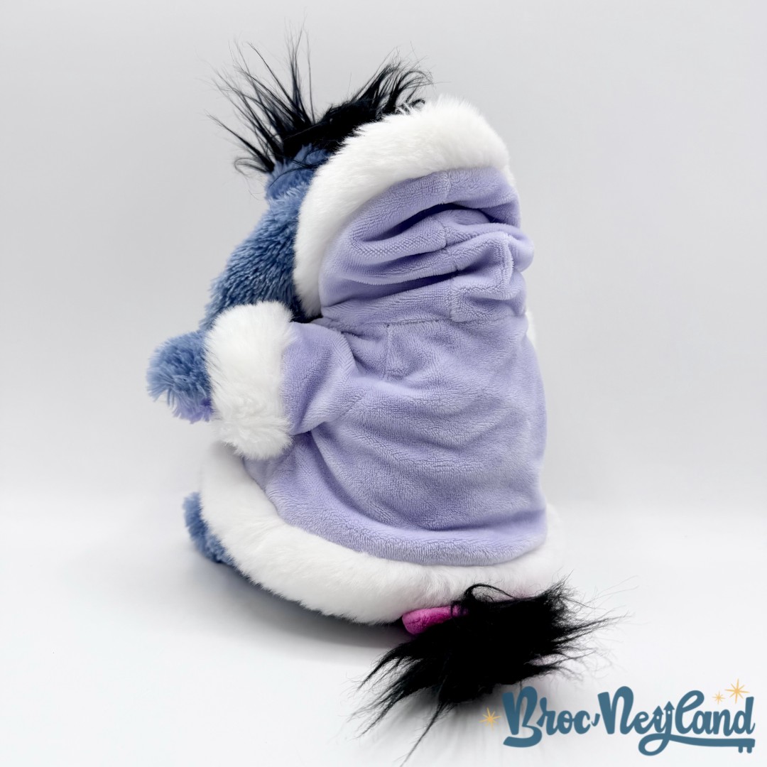 Peluche-Bourriquet-Noël-Disney-Store-Winnie-ourson-âne-bleu-manteau-hiver-écusson-24-cm (1)