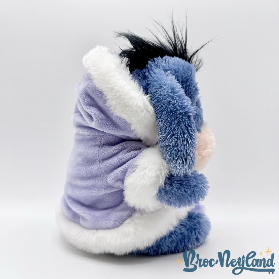 Peluche-Bourriquet-Noël-Disney-Store-Winnie-ourson-âne-bleu-manteau-hiver-écusson-24-cm (3)