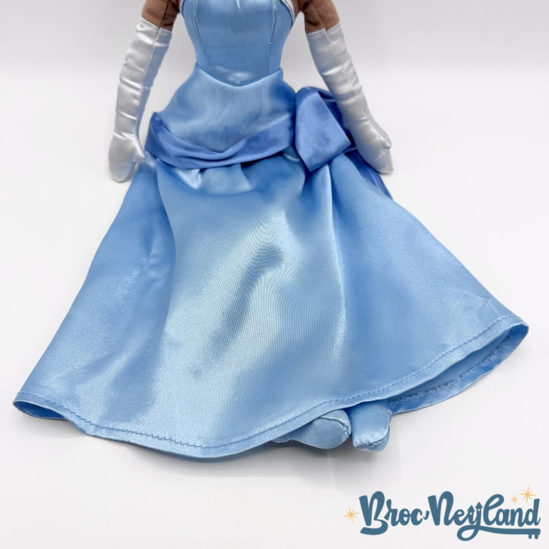 Poupée-chiffon-Tiana-La-Princesse-et-la-Grenouille-Disney-Store-2017-peluche-princesse-bleu-52-cm (8)