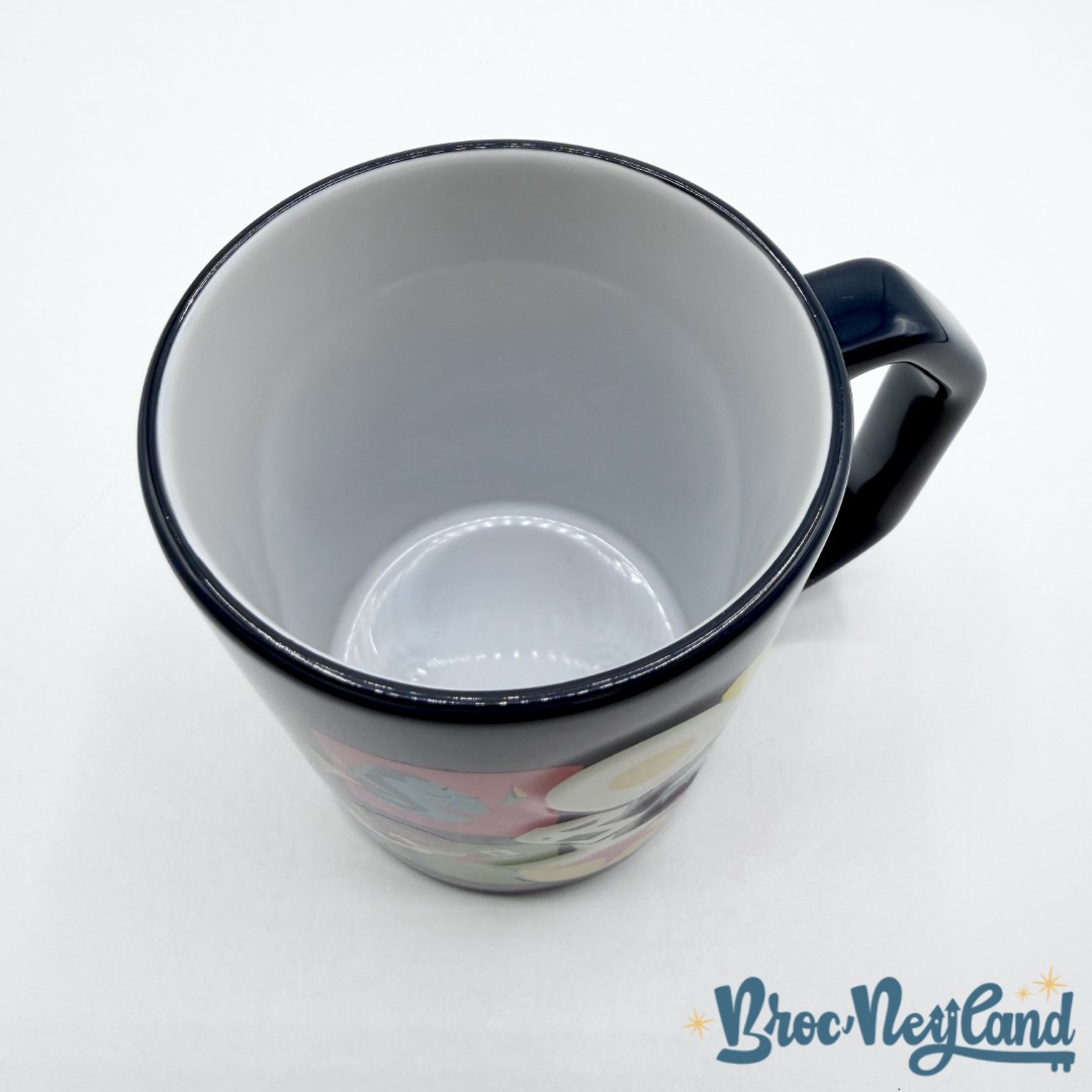 Tasse-Worlds-of-Pixar-Disney-Parks-2023-mug-Disneyland-Paris-personnages-bleu (1)