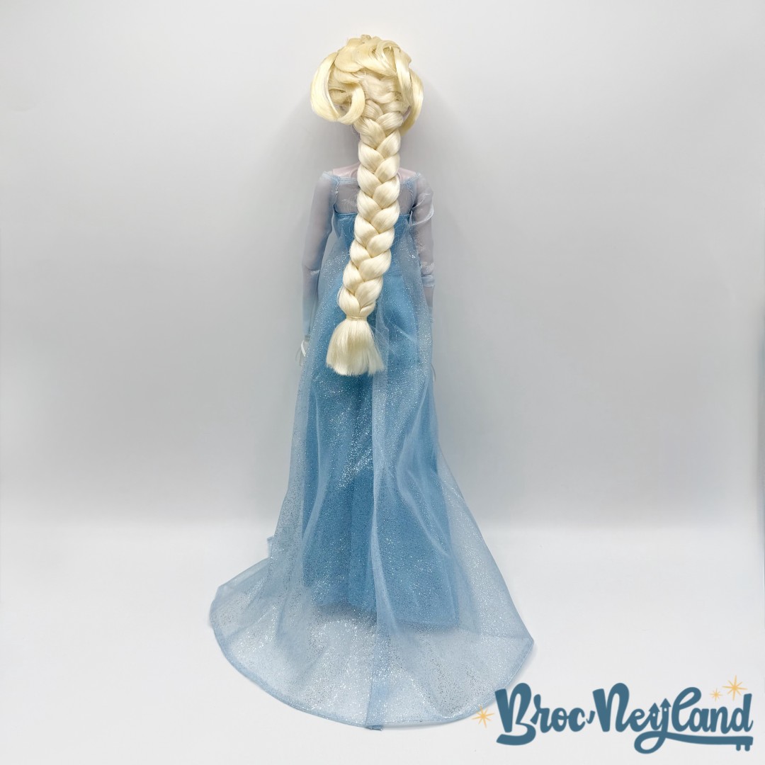 Poupée-Chantante-Elsa-La-Reine-des-Neiges-Disney-Store-2015-musicale-robe-bleu-41-cm (3)