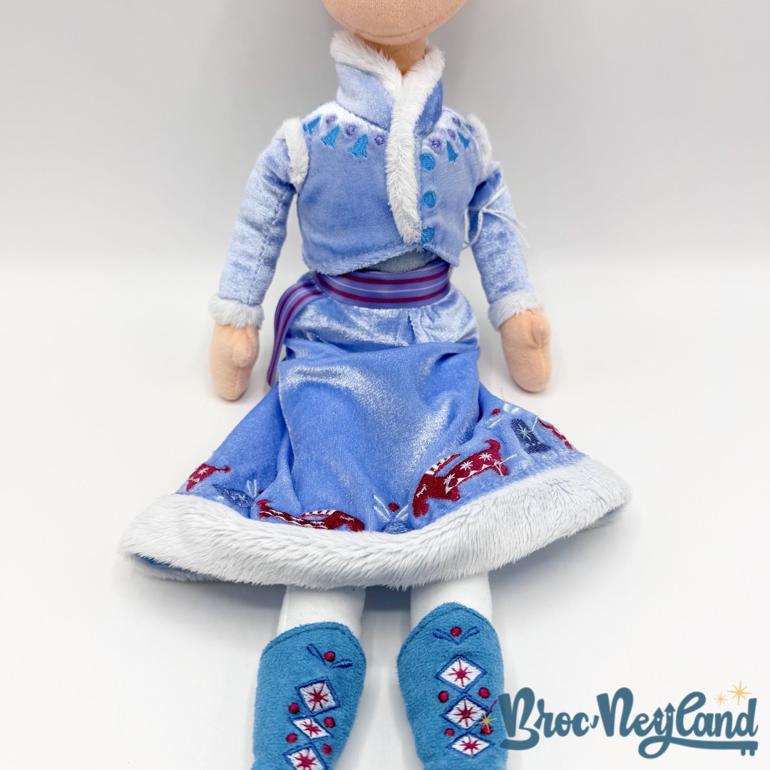 Poupée-chiffon-Anna-La-Reine-des-Neiges-Joyeuses-Fêtes-avec-Olaf-Disney-Parks-2017-peluche-bleu-48-cm (2)