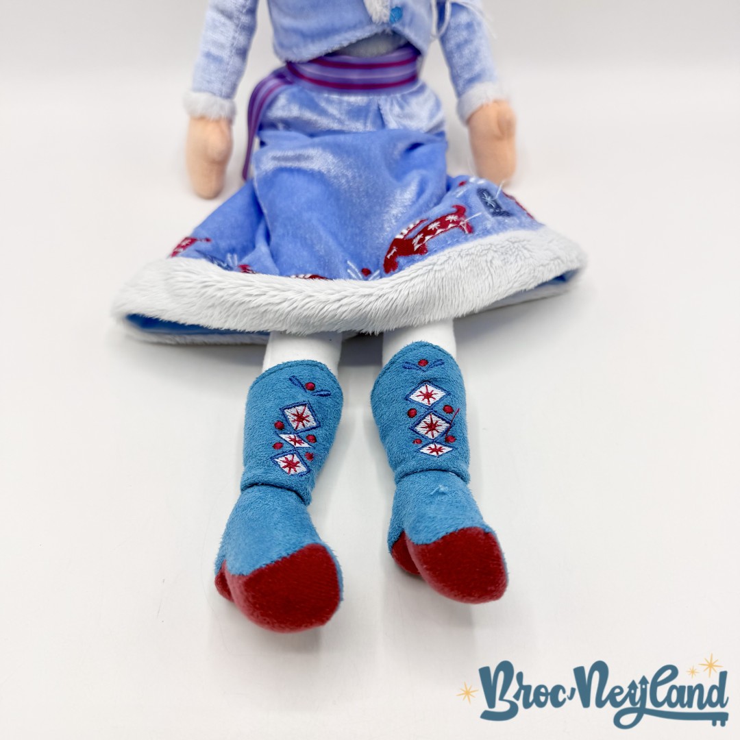 Poupée-chiffon-Anna-La-Reine-des-Neiges-Joyeuses-Fêtes-avec-Olaf-Disney-Parks-2017-peluche-bleu-48-cm (7)