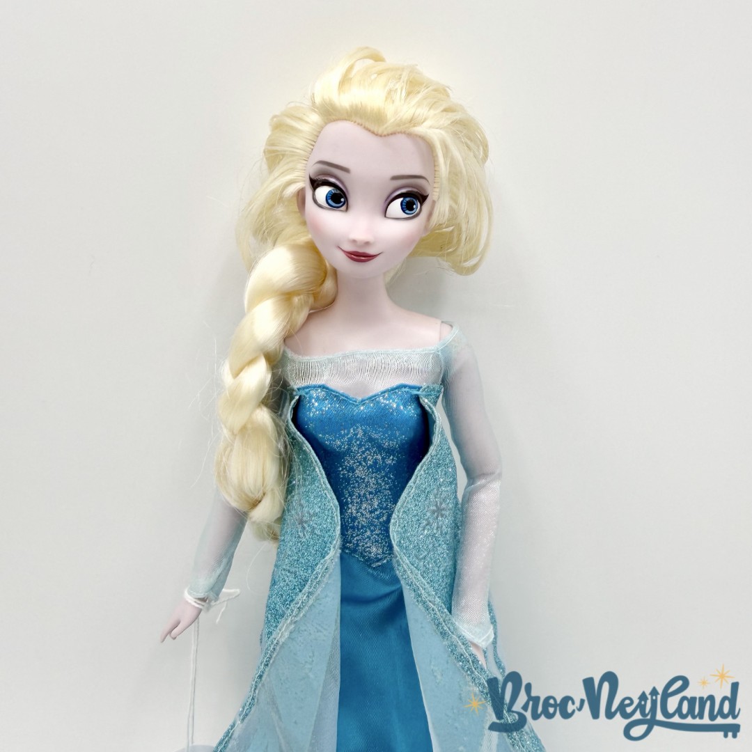 Poupée-Elsa-Disney-Store-2020-La-Reine-des-Neiges-robe-paillettes-bleu (2)