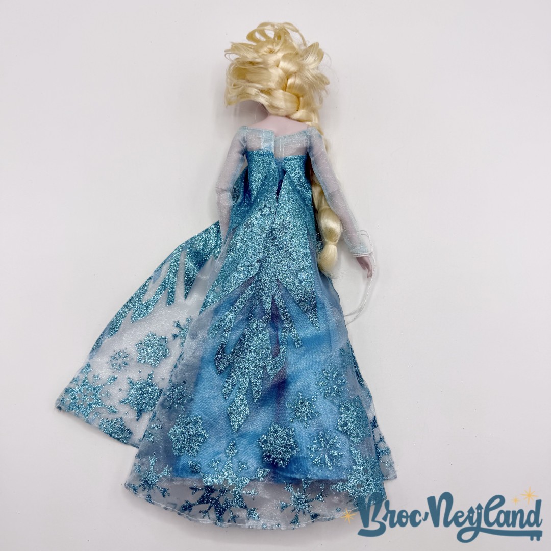 Poupée-Elsa-Disney-Store-2020-La-Reine-des-Neiges-robe-paillettes-bleu (4)
