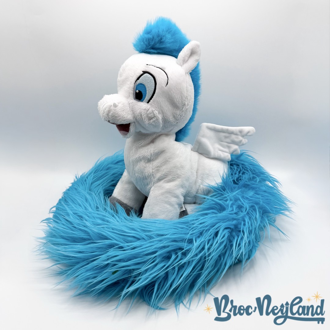 Peluche-Pegase-Long-Tail-Hercule-Disney-Parks-2017-Disneyland-cheval-blanc-bleu-longue-queue (2)