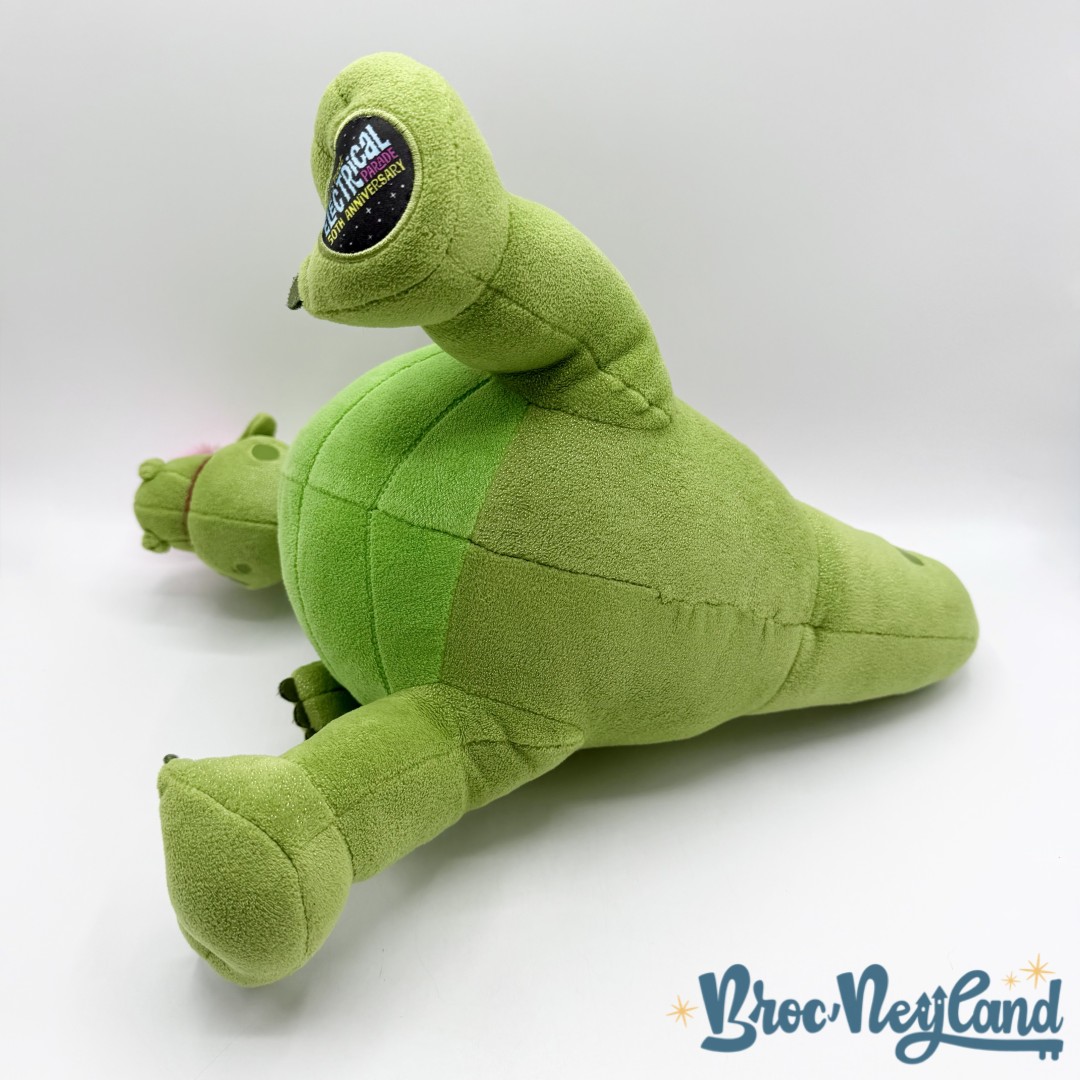 Peluche-elliott-le-Dragon-Main-Street-electrical-Parade-50th-Anniversary-Disney-Store-vert-ailes-37-cm (10)