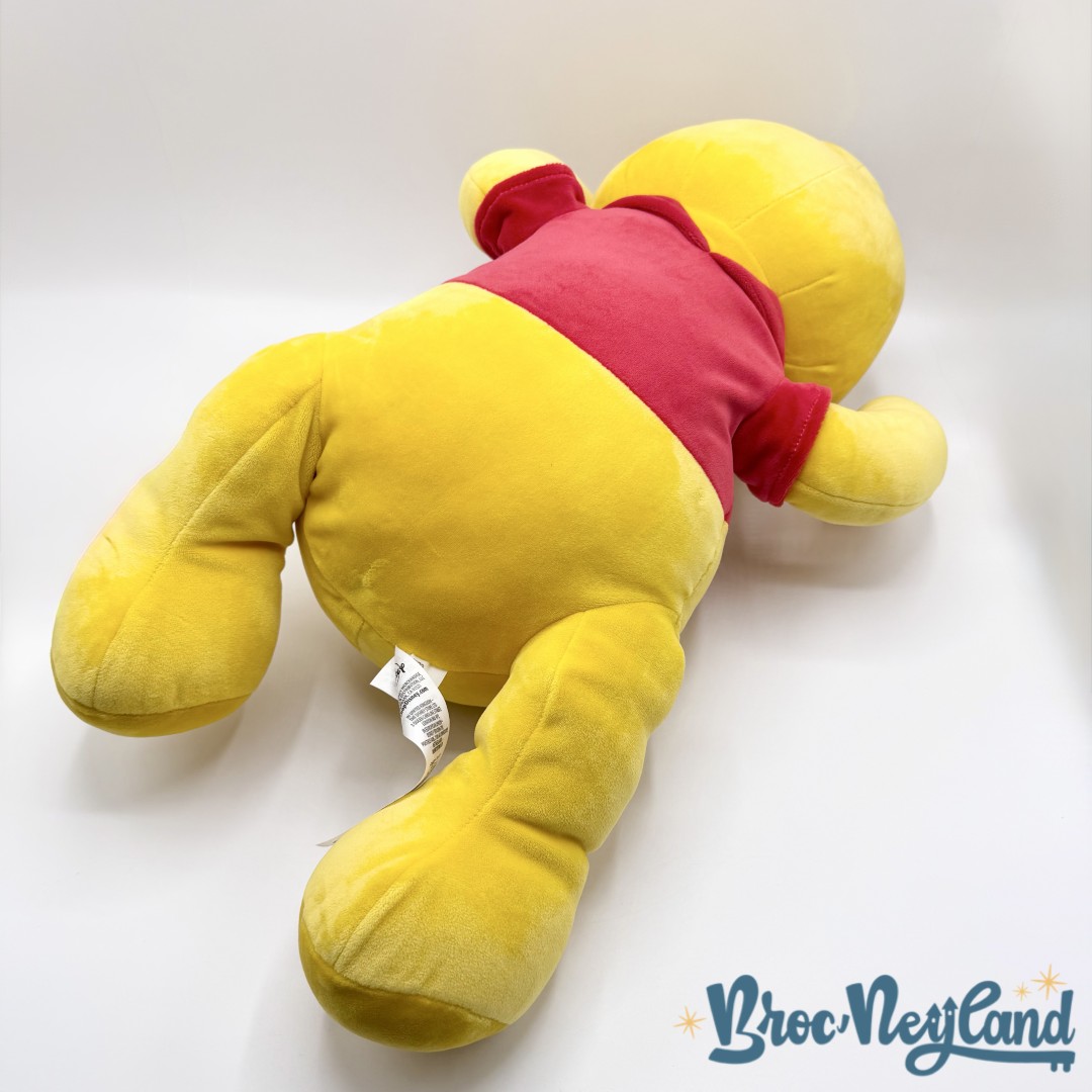 Peluche-Winnie-ourson-Cuddleez-Disney-Store-2023-jaune-dort-couché (7)
