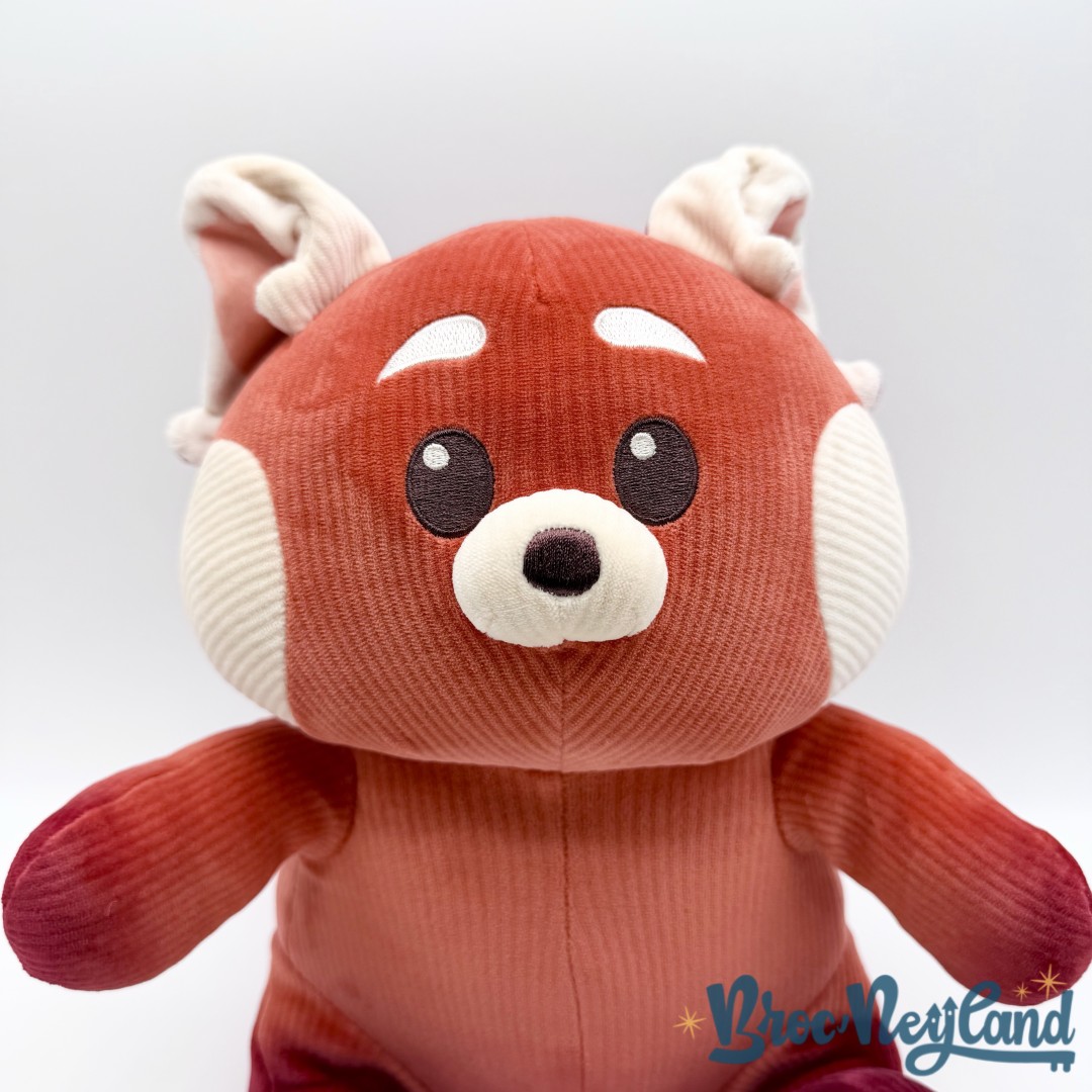 Peluche-Mei-Lee-Blissful-Buddies-Disney-Store-2024-Alerte-Rouge-panda-30-cm (2)