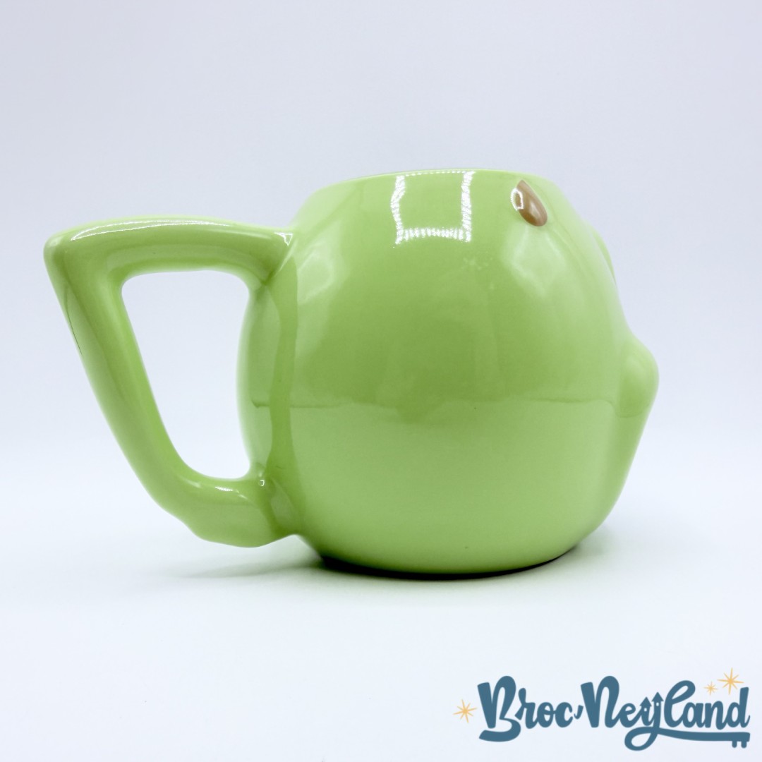 Tasse-Bob-Razowski-Monstres-et-Cie-Disney-Store-2017-mug-monstre-vert-œil-relief-3D (1)