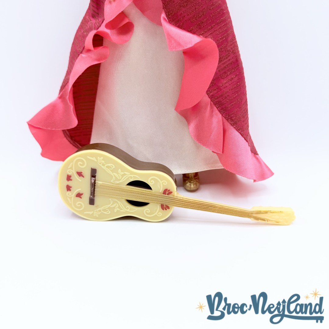 Poupée-Elena-Avalor-chanteuse-Disney-Hasbro-musicale-robe-rouge-30-cm (1)