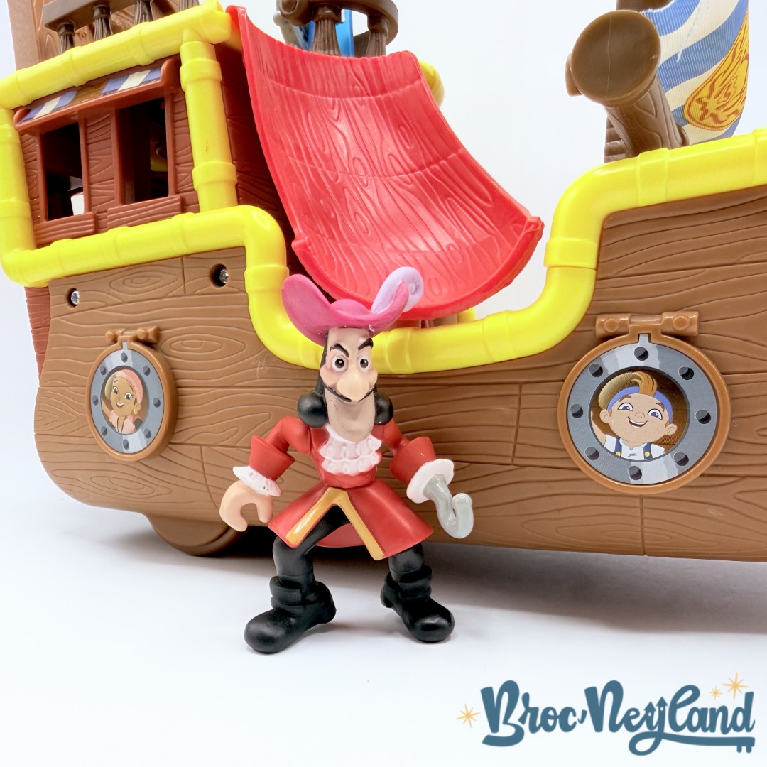 Jouet-Bucky-Bateau-musical-Jake-et-les-Pirates-du-Pays-Imaginaire-Disney-Mattel-2011-figurines (4)
