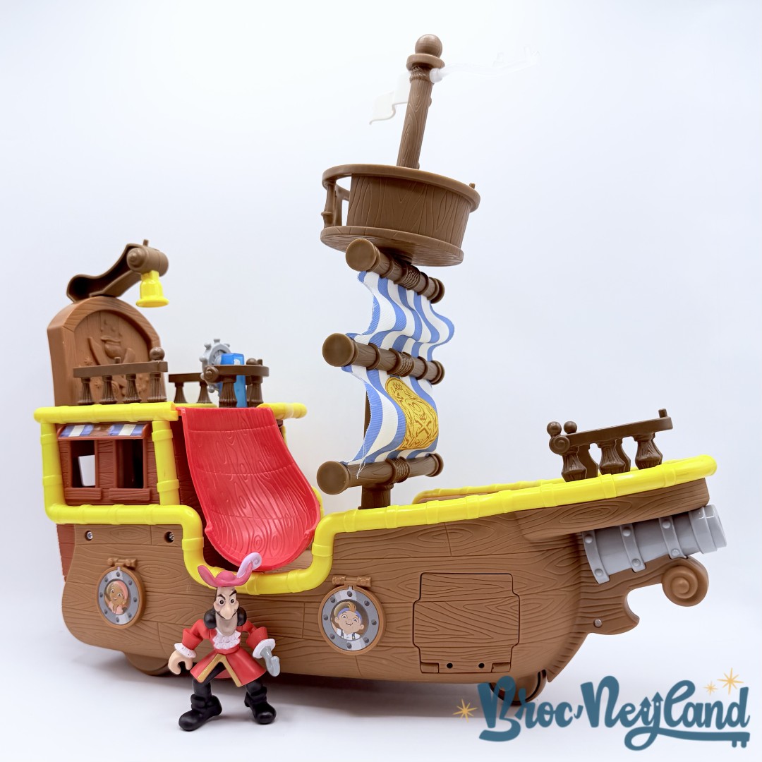 Jouet-Bucky-Bateau-musical-Jake-et-les-Pirates-du-Pays-Imaginaire-Disney-Mattel-2011-figurines (2)