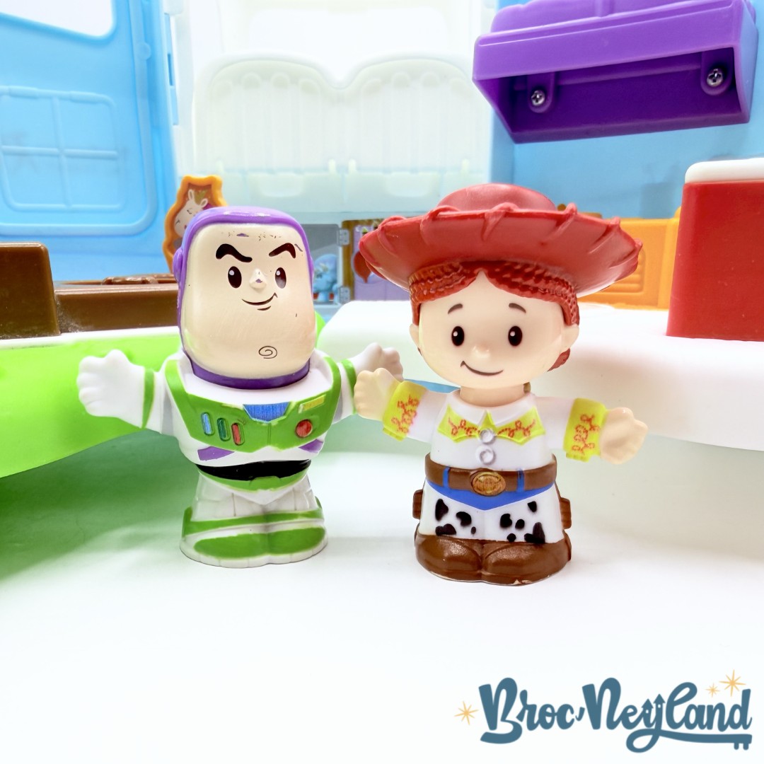 Jouet-Little-People-Aventure-au-Campement-de-Jessie-Disney-Fisher-Price-2015-Toy-Story-4-figurines-bleu (4)
