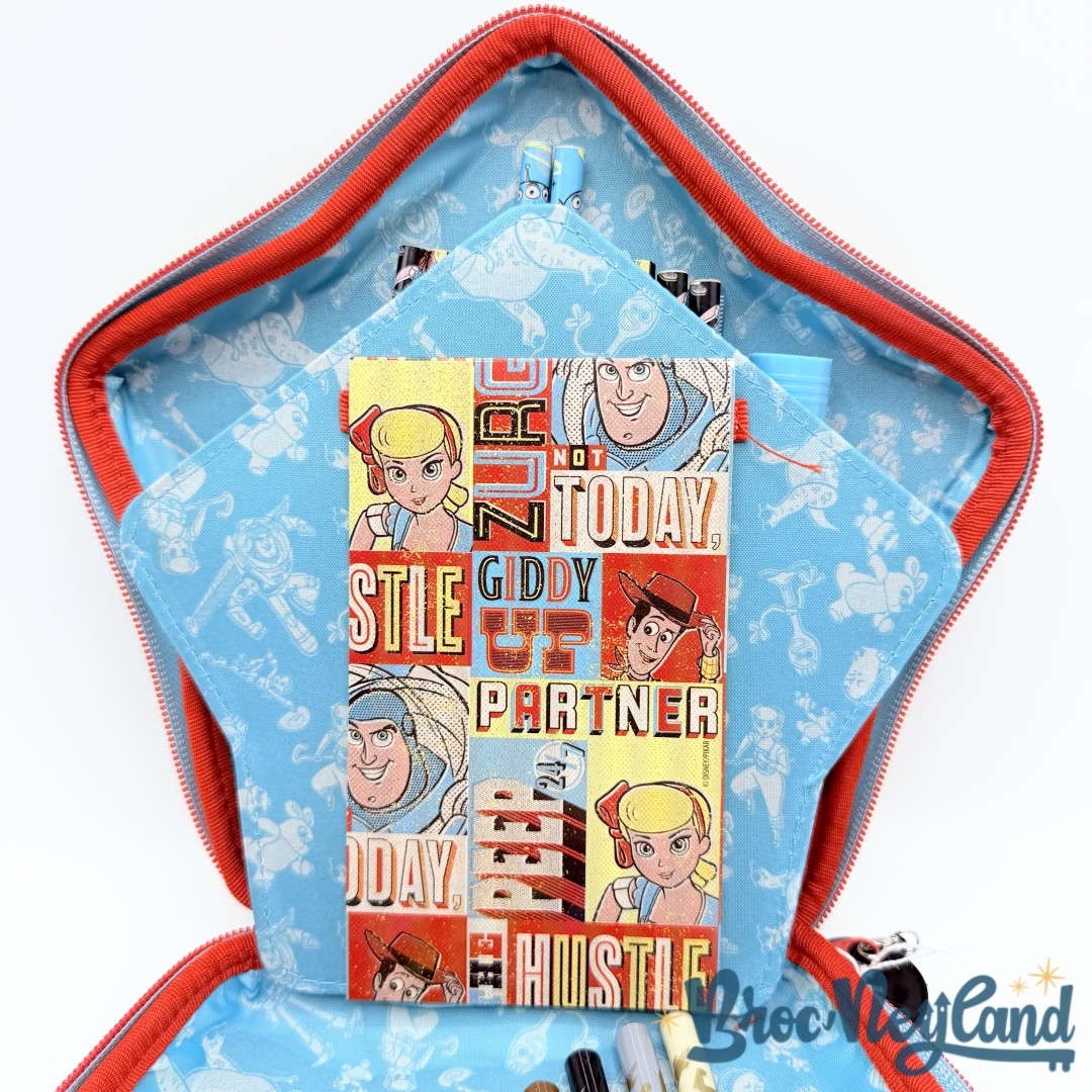 Trousse-Kit-Papeterie-Toy-Story-4-Disney-Store-2023-fournitures-feutres-crayons (5)