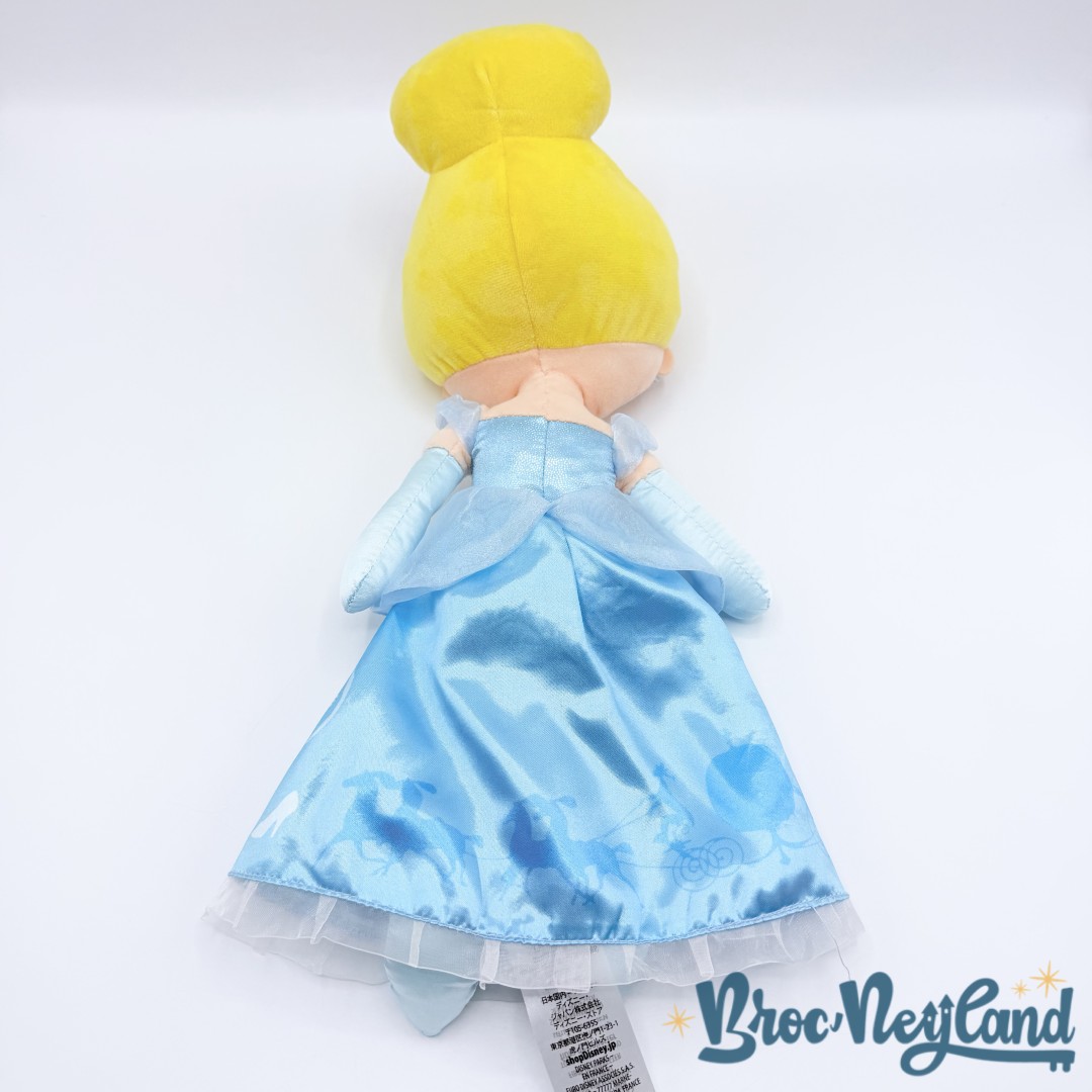 Poupée-chiffon-Cendrillon-Disney-Store-2023-peluche-princesse-bleu-44-cm (1)