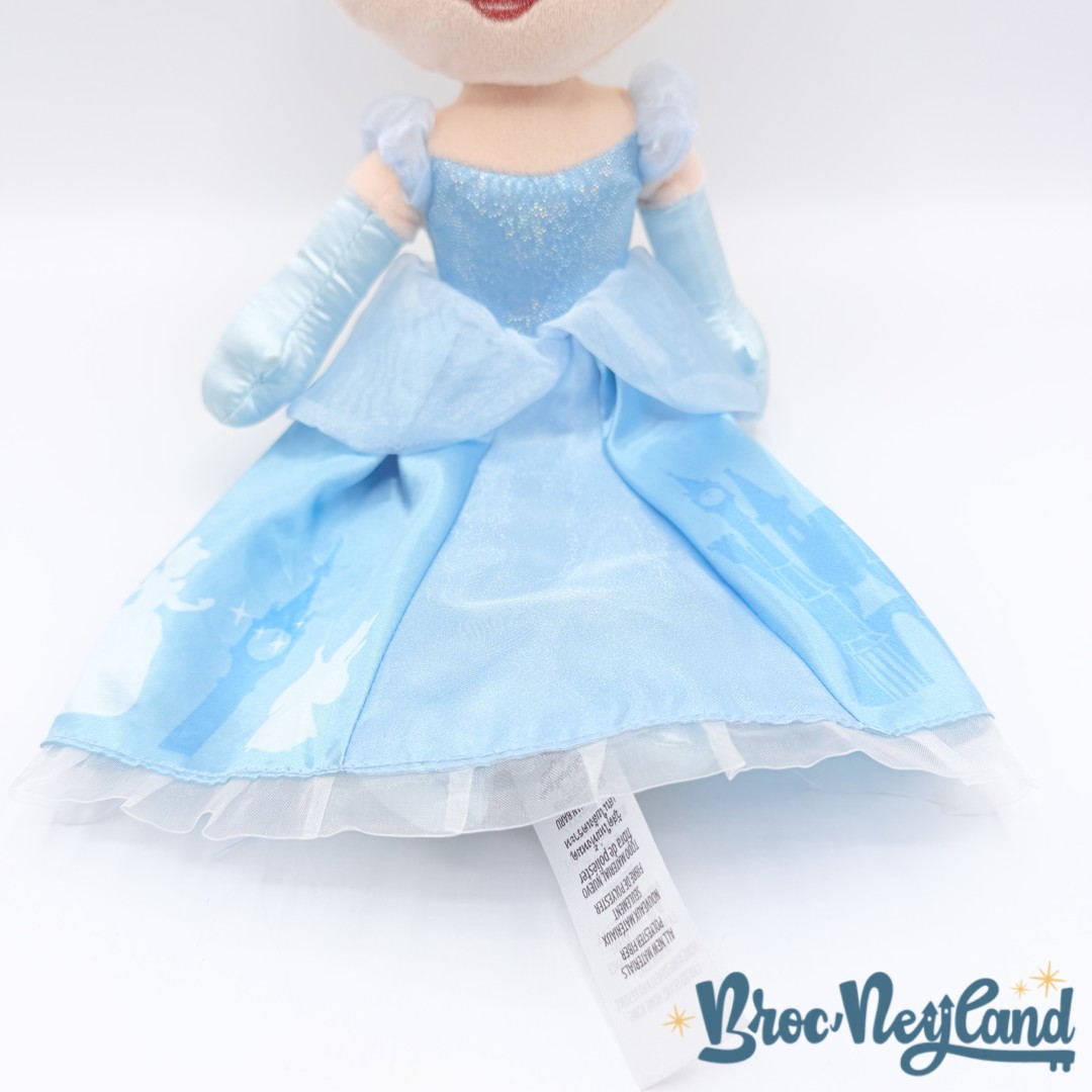 Poupée-chiffon-Cendrillon-Disney-Store-2023-peluche-princesse-bleu-44-cm (2)