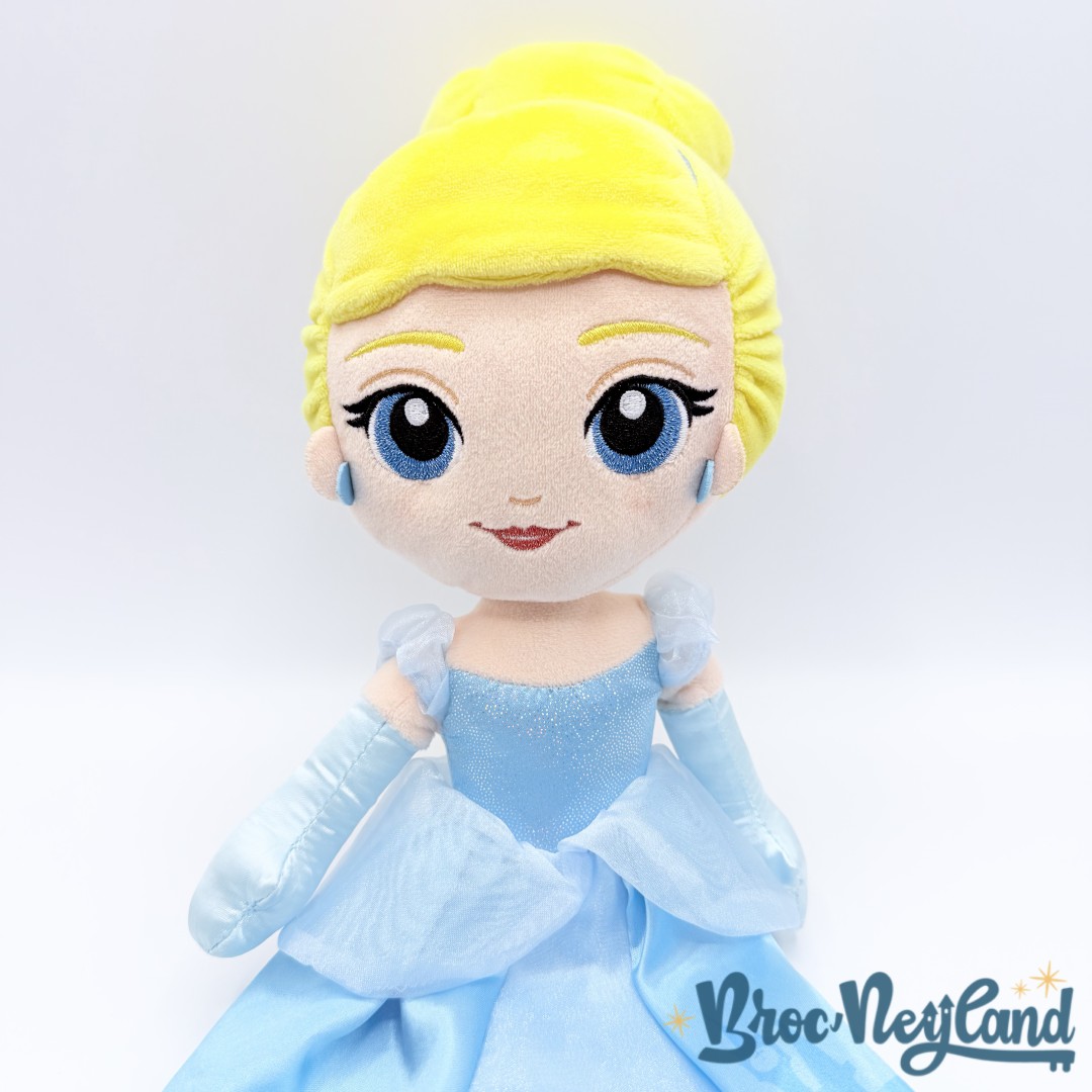 Poupée-chiffon-Cendrillon-Disney-Store-2023-peluche-princesse-bleu-44-cm (3)