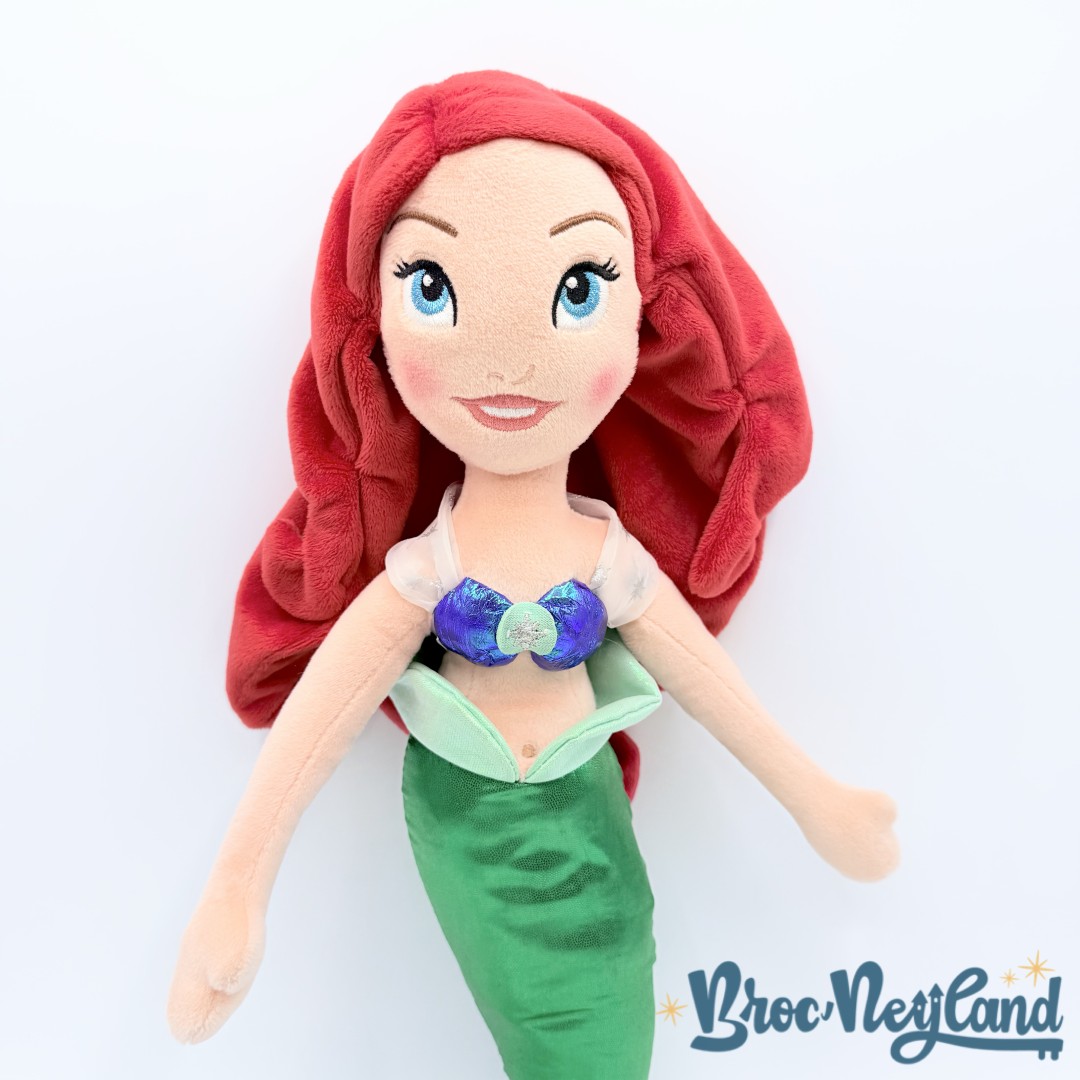 Poupée-chiffon-musicale-Ariel-La-Petite-Sirène-Disneyland-Paris-2019-Disney-peluche-sonore-54-cm (5)