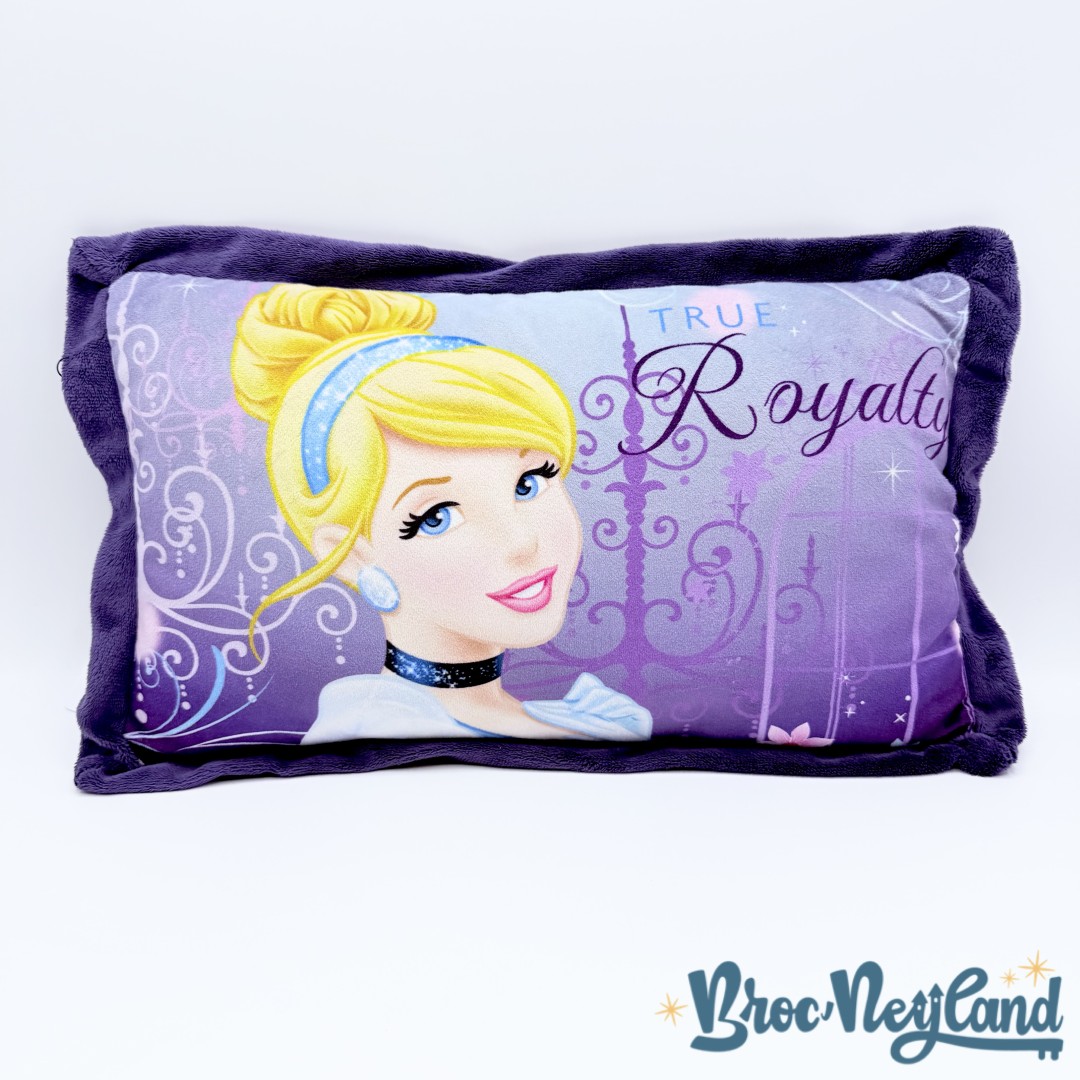 Coussin-Cendrillon-True-Royalty-Disney-Princess-oreiller-violet (3)