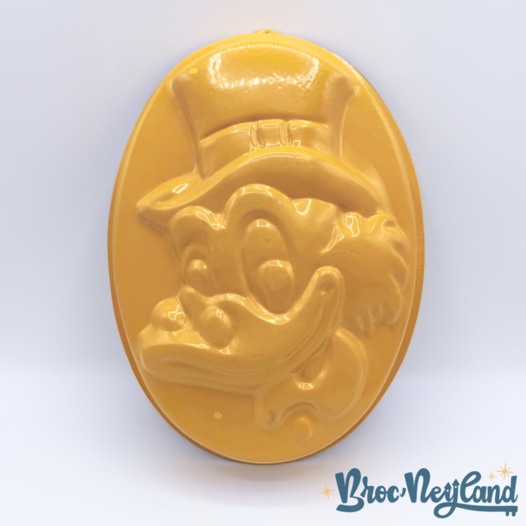 Moule-à-gâteaux-Oncle-Picsou-Disney-vintage-métal-jaune (1)