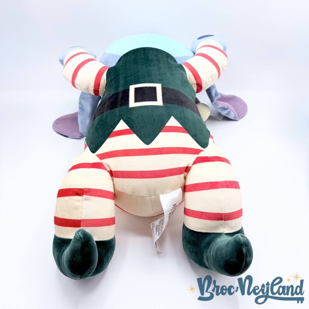 Peluche-Stitch-Noël-Cuddleez-Disney-Store-2024-Lilo-et-Stitch-elfe-dort-couché (3)