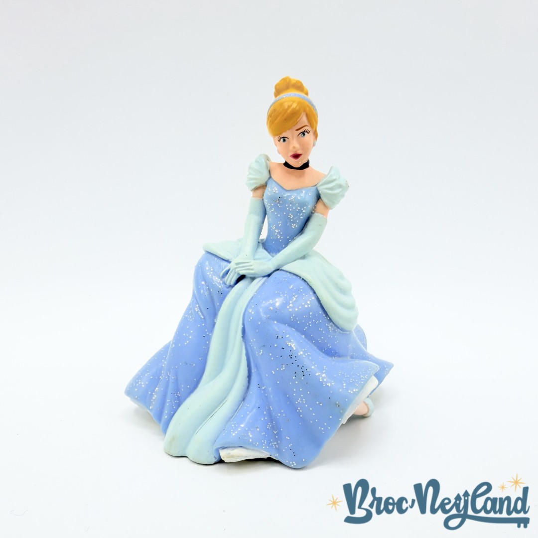 Figurine-Cendrillon-assise-Bullyland-Disney-princesse-bleu-paillettes-9-cm (3)