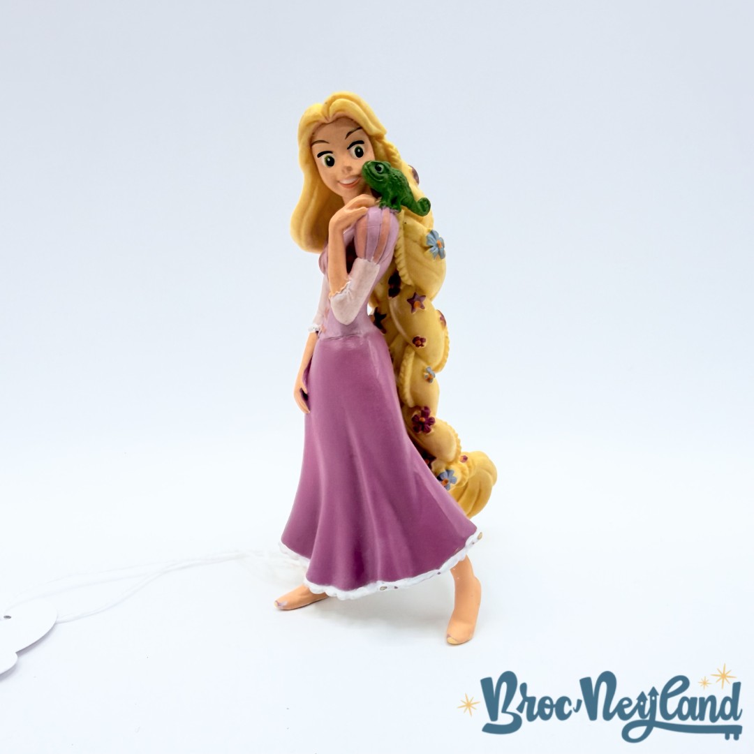 Figurine-Raiponce-Pascal-Disney-Bullyland-princesse-cheveux-longs-fleurs-11-cm (1)