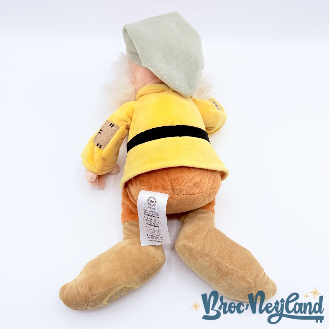 Peluche-Timide-Bashful-Disney-Store-2016-Blanche-Neige-et-les-sept-nains-écusson-38-cm (5)