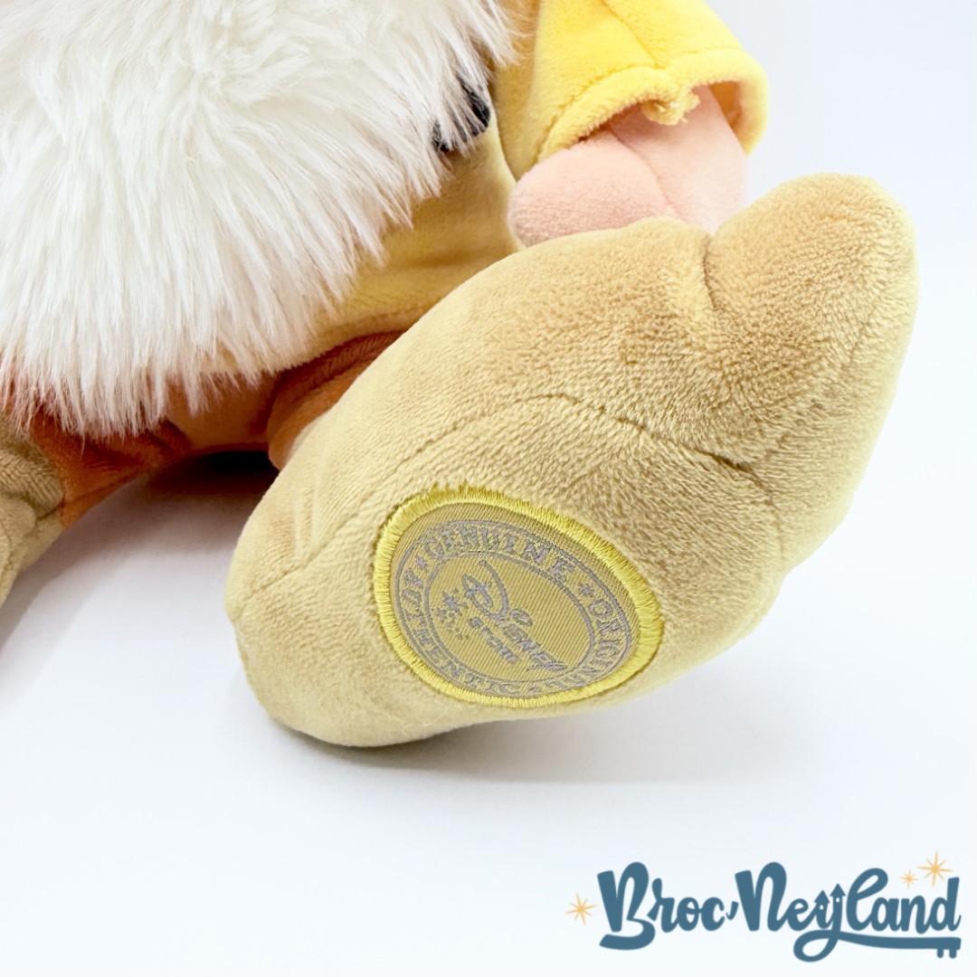 Peluche-Timide-Bashful-Disney-Store-2016-Blanche-Neige-et-les-sept-nains-écusson-38-cm (1)