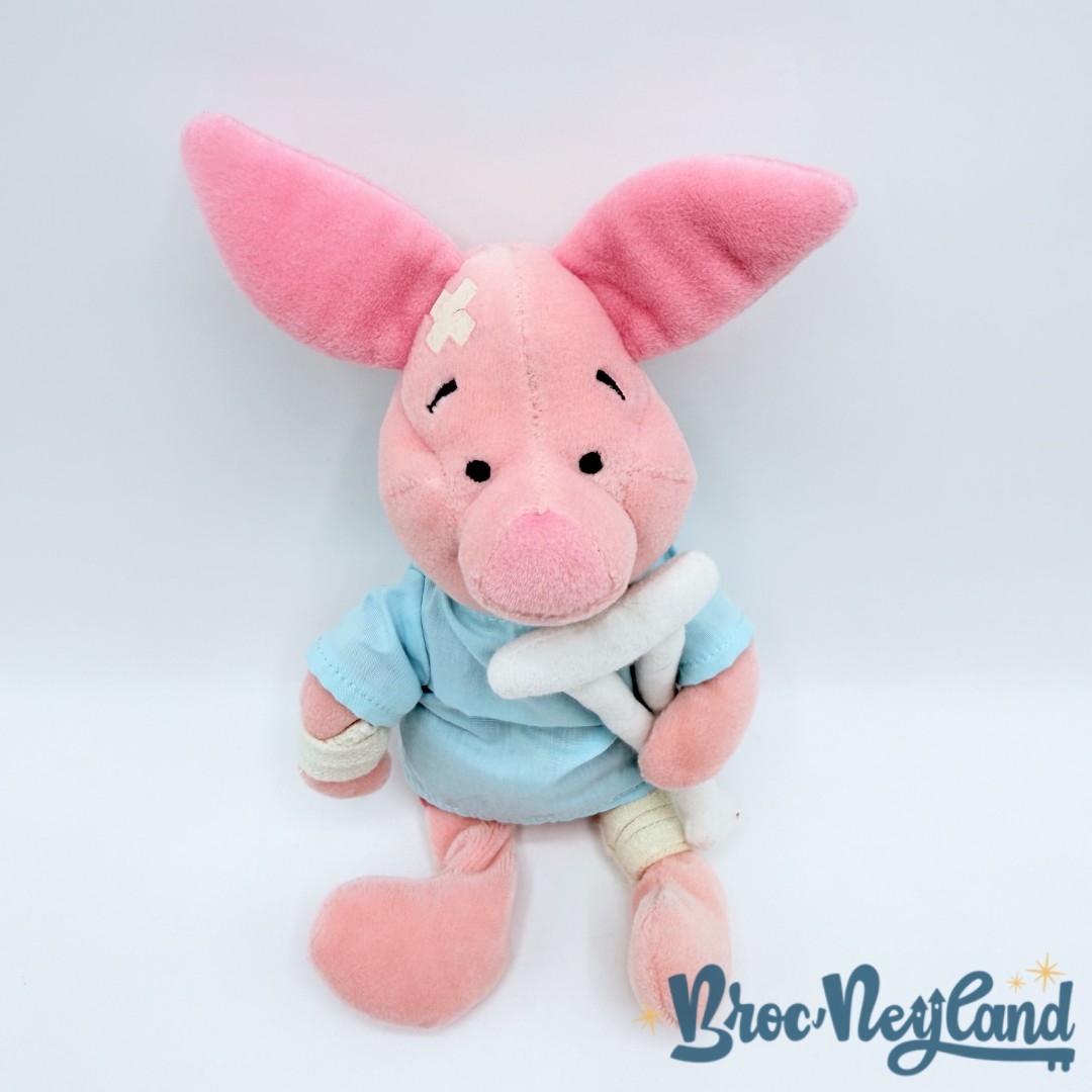 Peluche-Porcinet-Béquille-Disney-Store-Hôpital-blessé-Winnie-ourson-collection-22-cm (1)