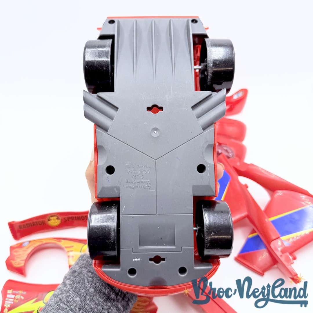 Jouet-Flash-McQueen-Design-et-Vitesse-à-assembler-Disney-Mattel-2015-Cars-Drive (7)