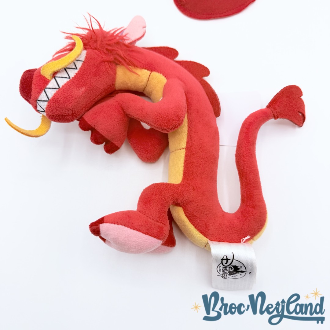 Peluche-épaule-Mushu-Disney-Parks-Disneyland-Mulan-dragon-rouge-peluche-aimantée-18-cm (5)