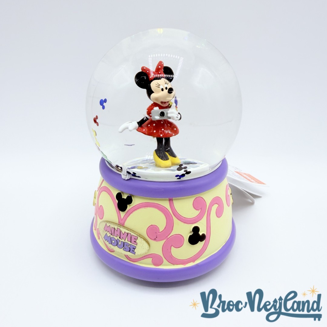 Boule-à-neige-Minnie-Mouse-musicale-Disneyland-Paris-2019-snow-globe-Disney (1)