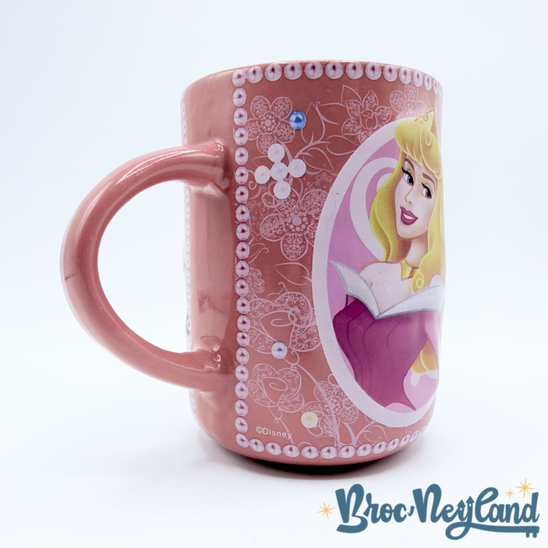 Tasse-Cendrillon-Aurore-La-Belle-au-Bois-Dormant-Disney-mug-Stor-princesse-rose (1)