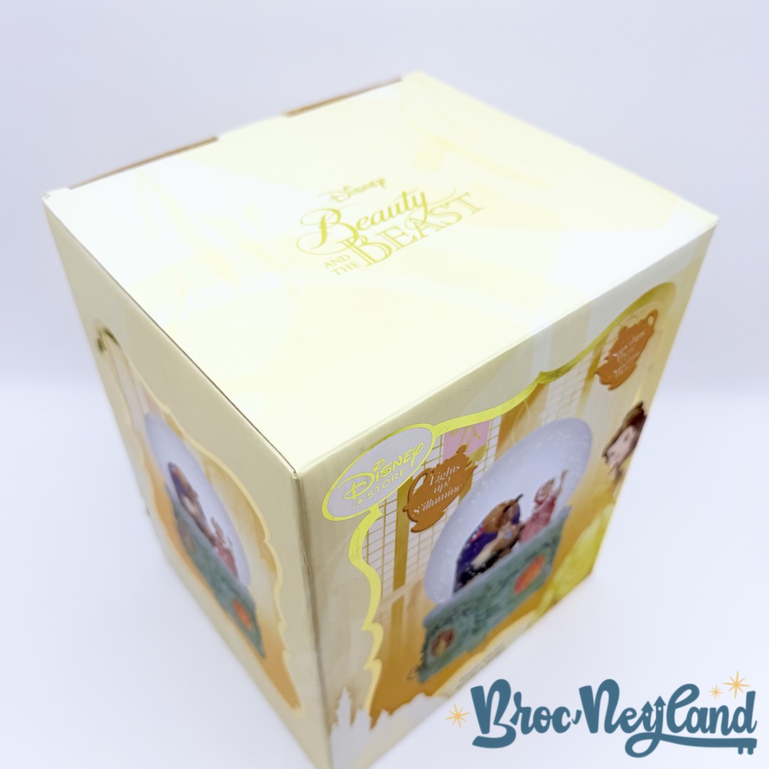 Boule-à-neige-La-Belle-et-la-Bête-Hiver-musicale-Disney-Store-2017-snow-globe-Something-There (5)
