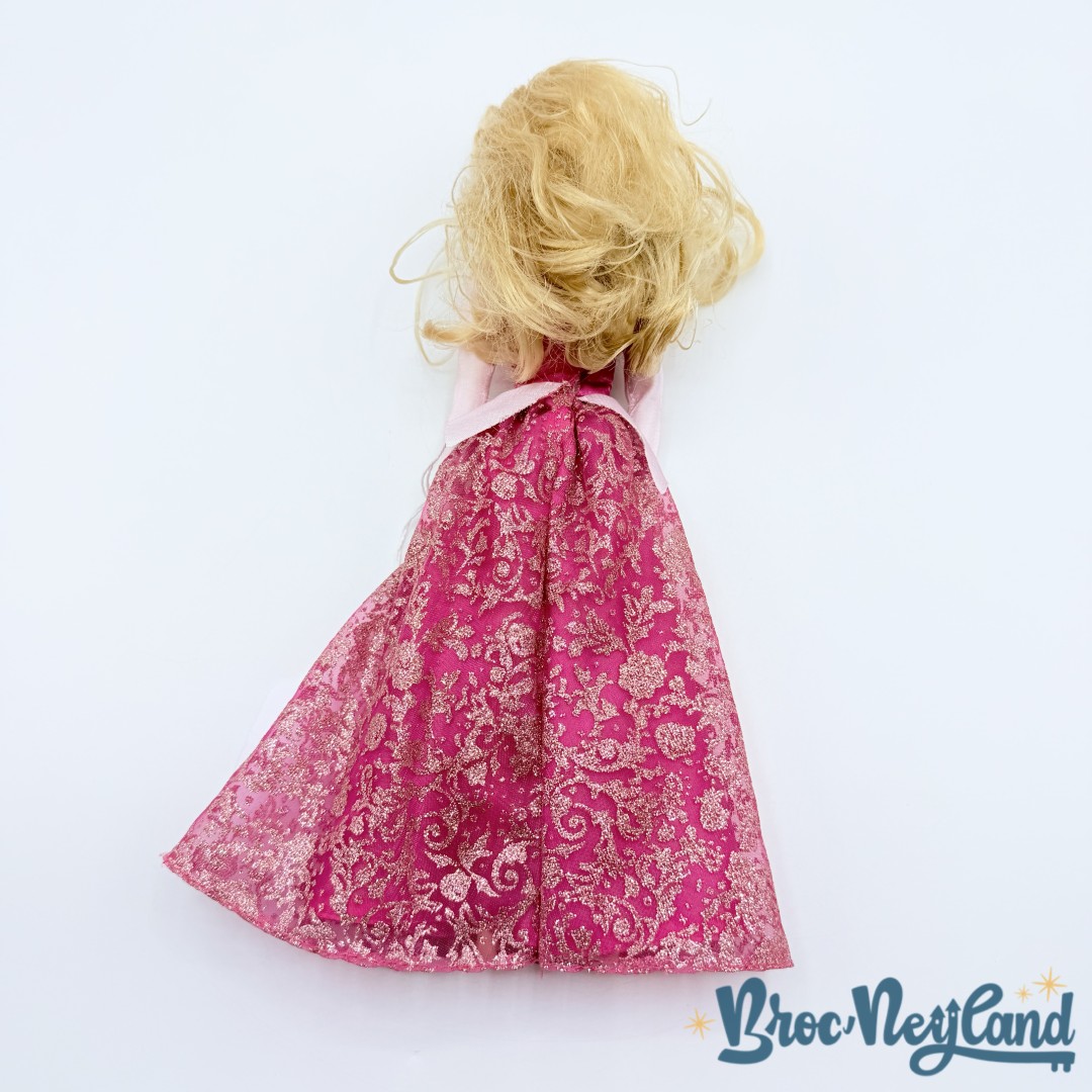 Poupée-Aurore-La-Belle-au-Bois-Dormant-Disney-Store-princesse-rose-30-cm (1)