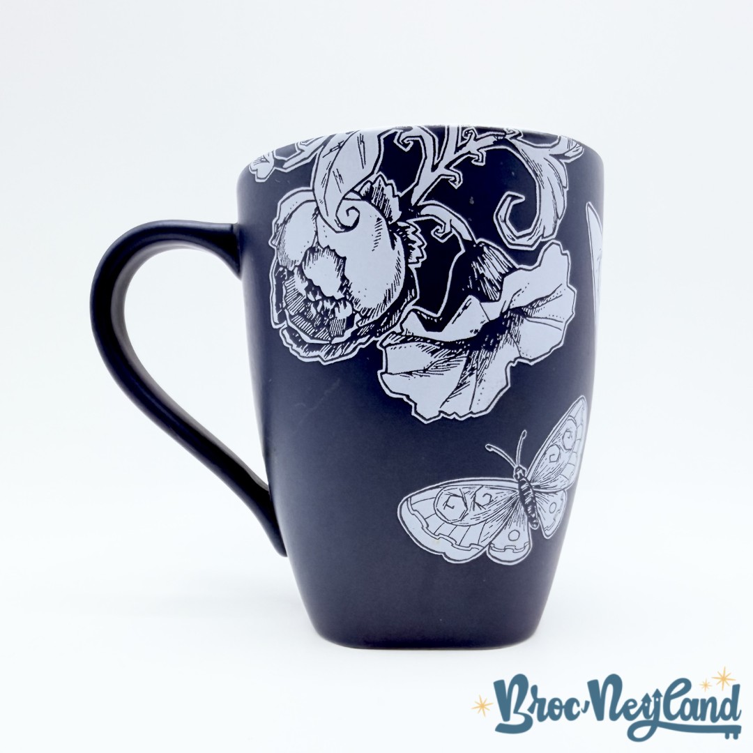 Tasse-Fée-Clochette-Baroque-Disneyland-Paris-2020-mug-Disney-bleu-fleur-dessin-croquis (2)