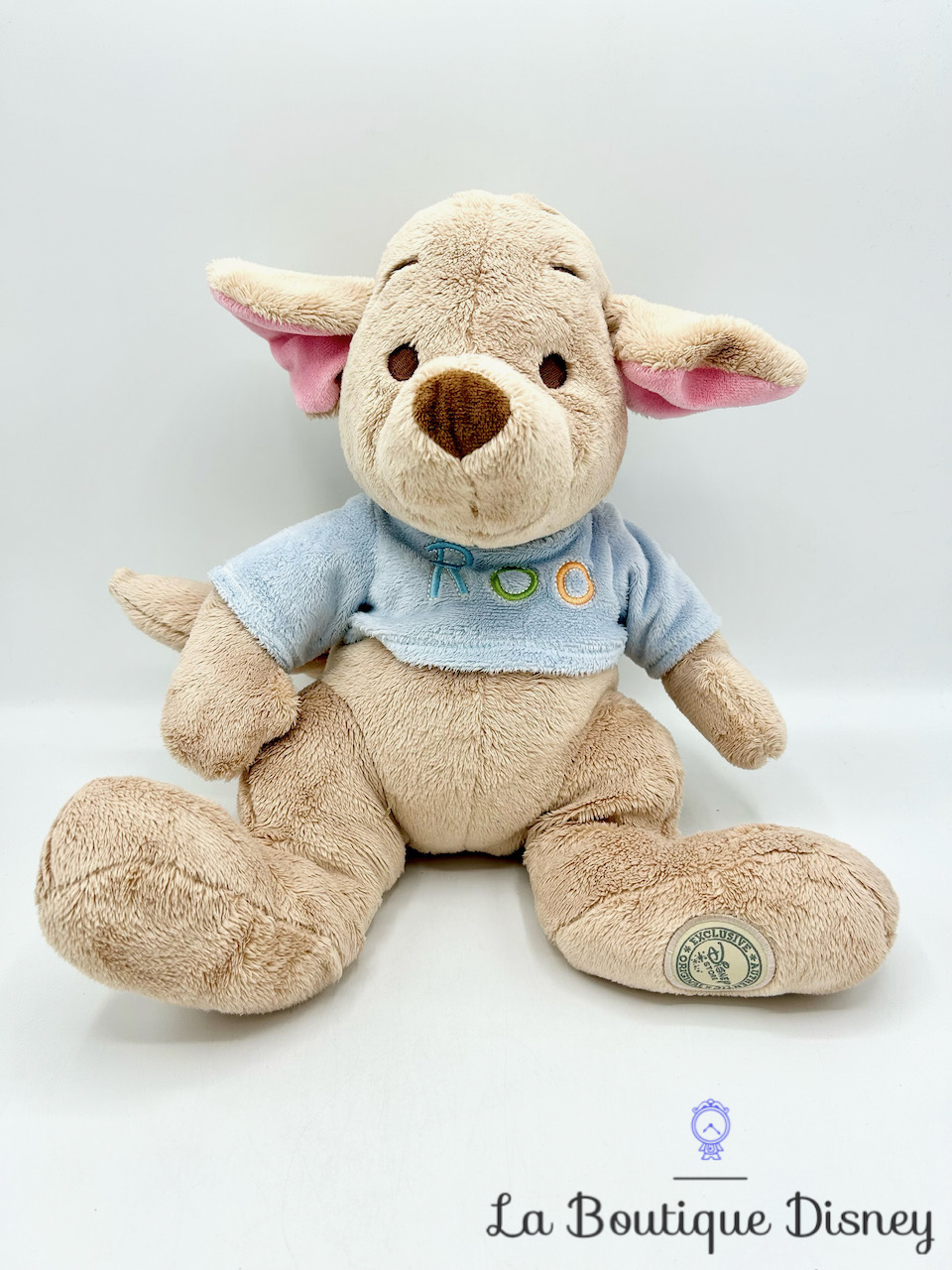 peluche-petit-gourou-disney-store-kangourou-winnie-ourson-roo-écusson-1