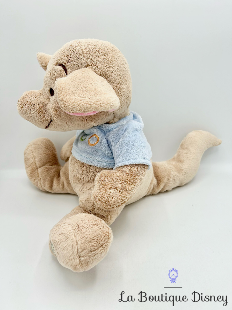 peluche-petit-gourou-disney-store-kangourou-winnie-ourson-roo-écusson-3