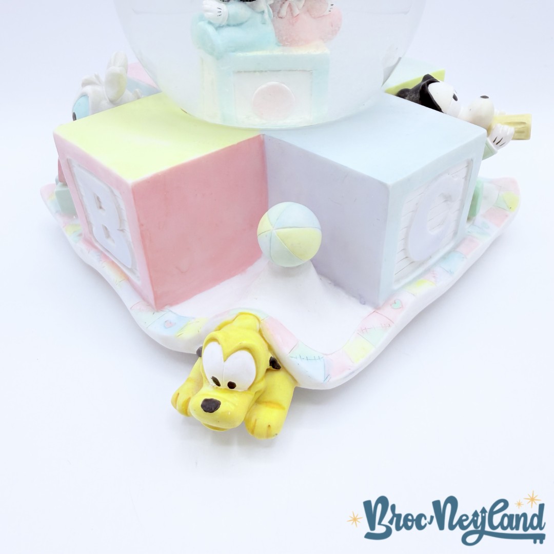Boule-à-neige-Mickey-Minnie-Bébés-Nursery-Disney-Store-snow-globe-vintage-Brahms-Lullaby (1)