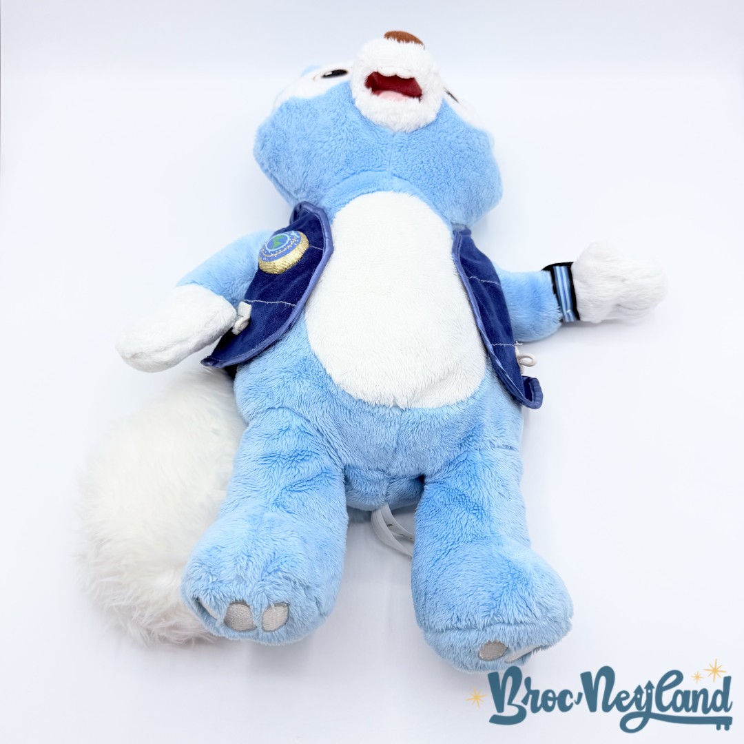 Peluche-Agent-Wolfie-Disney-Store-Agent-Special-Oso-écusson-bleu-42-cm (1)
