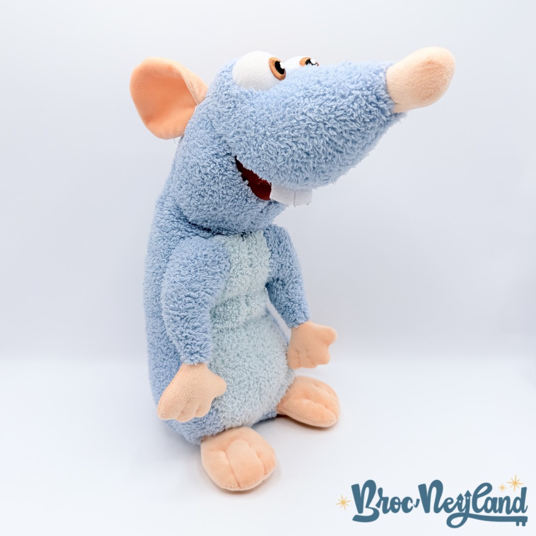 Peluche-Rémy-Ratatouille-Disney-Store-Exclusive-rat-bleu-écusson-38-cm (7)