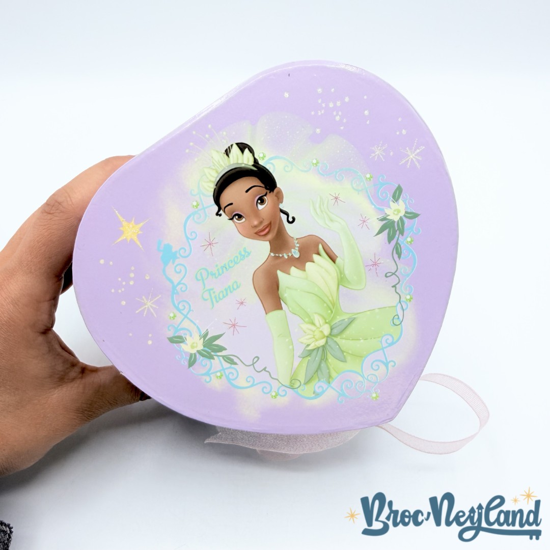 Boite-à-musique-Tiana-La-Princesse-et-la-Grenouille-Disneyland-Paris-Disney-coeur-violet-bijoux-musicale (5)