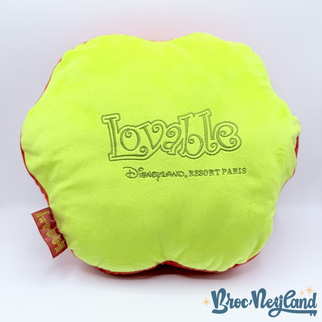 Coussin-Winnie-ourson-Lovable-Disneyland-Resort-Paris-Disney-oreiller-rouge (1)