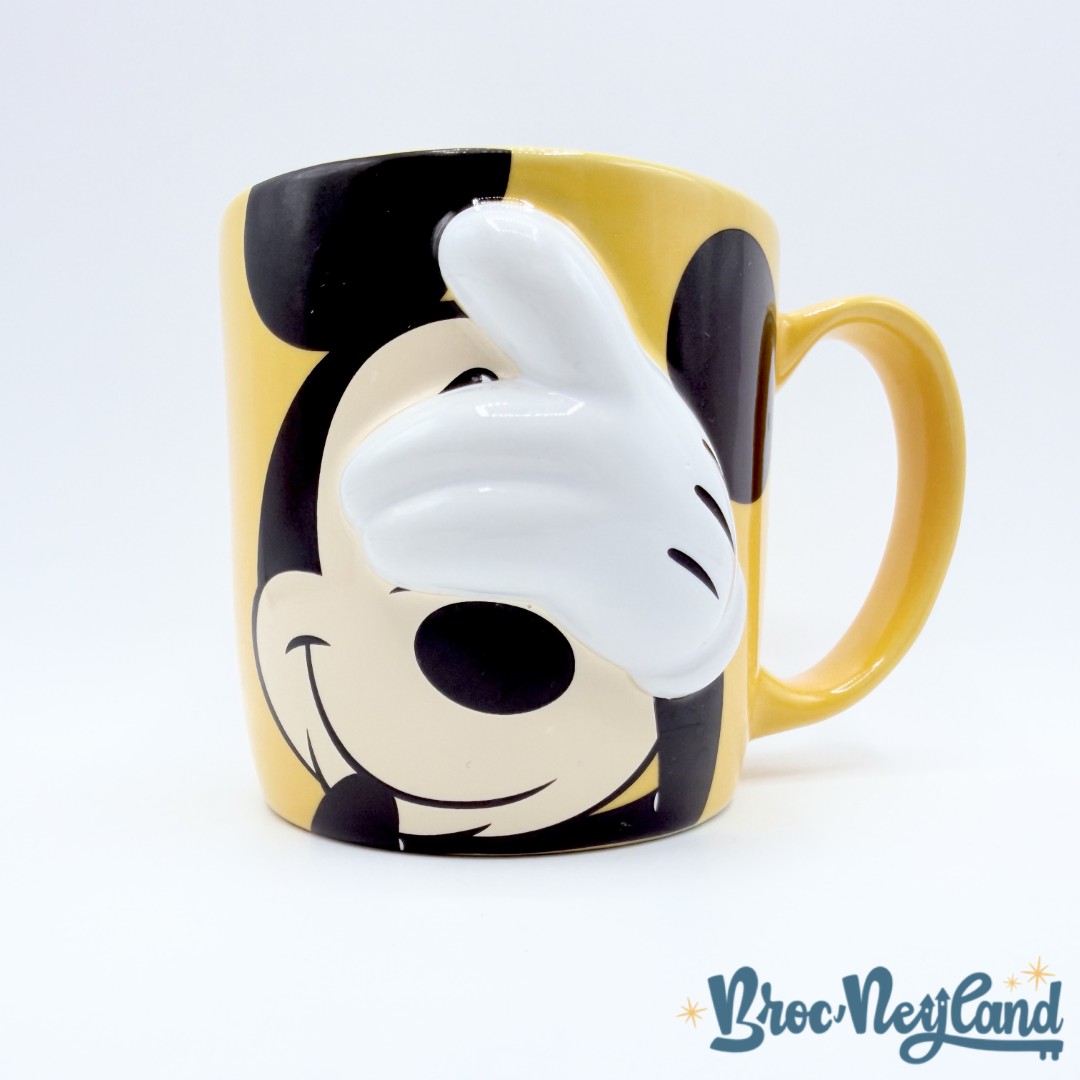 Tasse-Mickey-Mouse-jaune-Disney-Store-2018-cache-yeux-relief-3D (4)