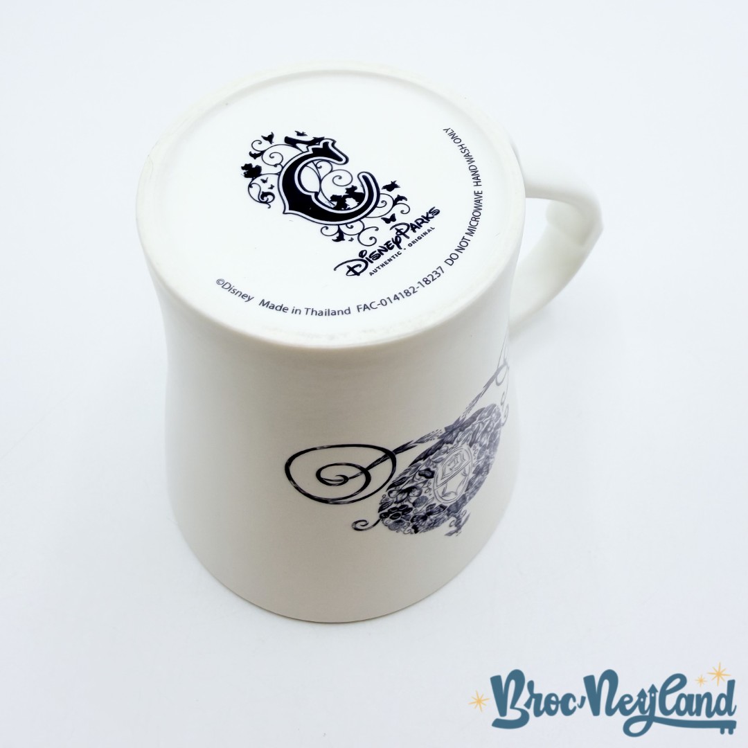 Tasse-Cendrillon-Midnight-is-just-the-Beginning-Disney-Parks-2019-mug-blanc-bleu (1)