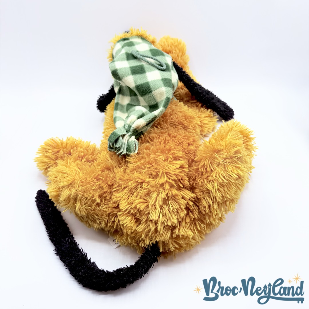 Peluche-Range-Pyjama-Pluto-Disneyland-Paris-Disney-chien-jaune-bonnet-58-cm (6)