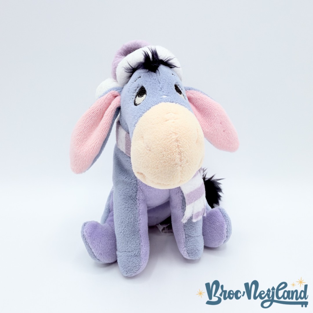 Peluche-Bourriquet-Hiver-Disney-Store-Winnie-ourson-âne-bleu-écharpe-violet-16-cm (3)